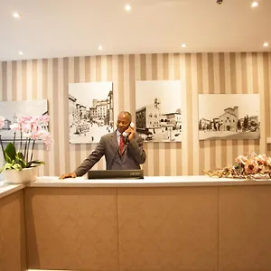 Re Enzo Hotel